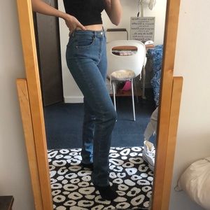Medium washed highwaisted jeans
